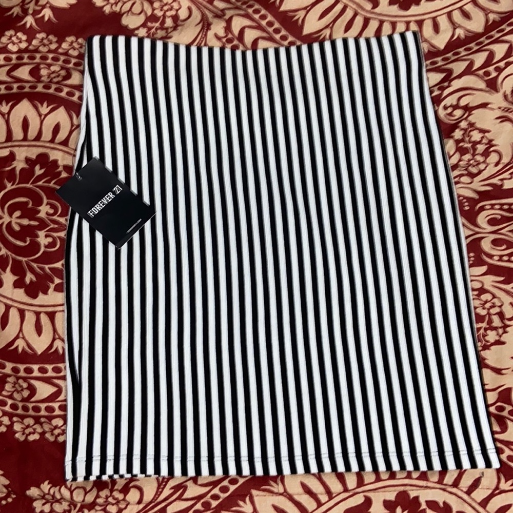 Black and white striped forever 21 pencil skirt size M